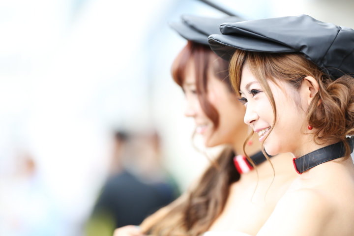 ピットウォーク: LENOVO GIRLSの佐崎愛里さん