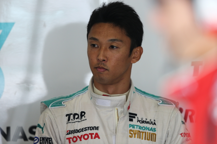 ノックアウト予選: 出走前の中嶋一貴（PETRONAS TEAM TOM'S）