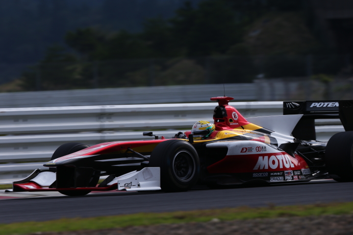 ノックアウト予選: ポールポジションの山本尚貴（TEAM無限）