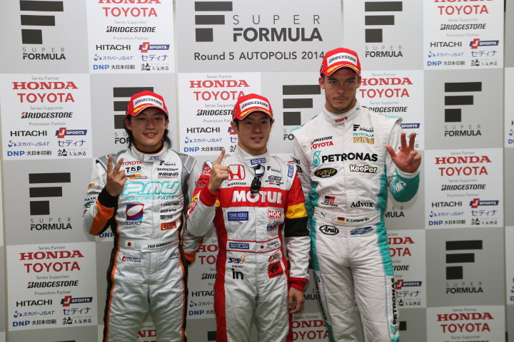 予選フォトセッション: トップ3のPP・山本尚貴、2位・国本雄資、3位・アンドレ・ロッテラー