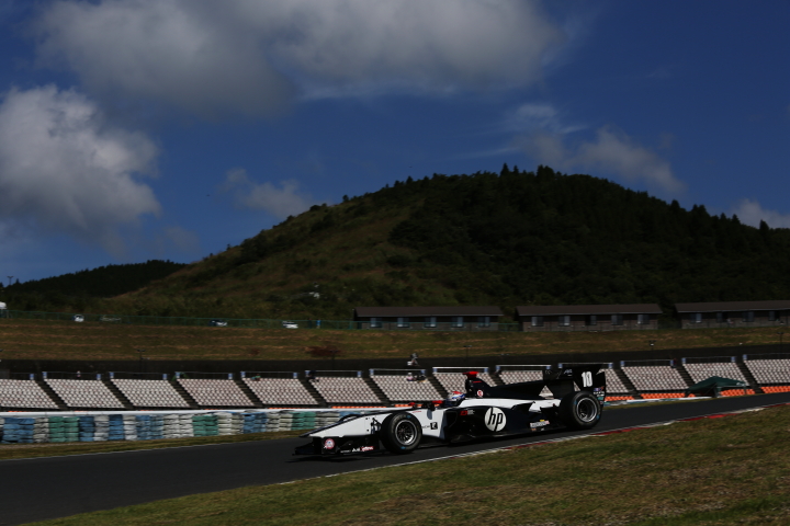 フリー走行2回目: 塚越広大（HP REAL RACING）
