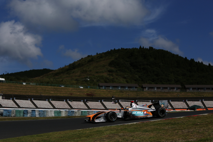 フリー走行2回目: 石浦宏明（P.MU/CERUMO・INGING）