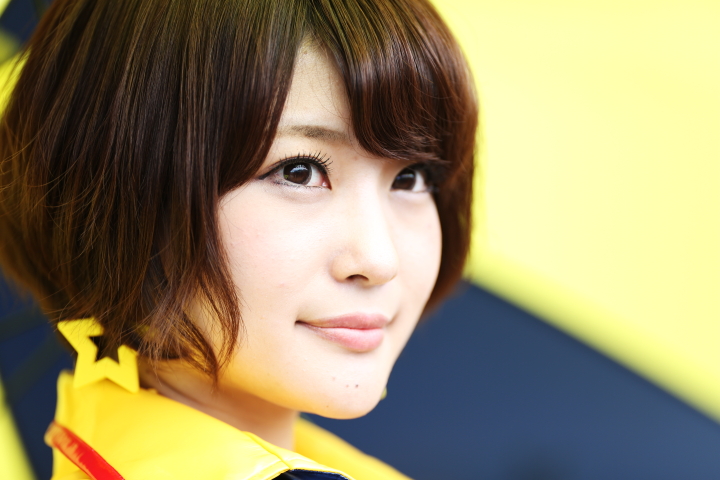 ピットウォーク: SUNOCOイメージガールの藤井みのりさん