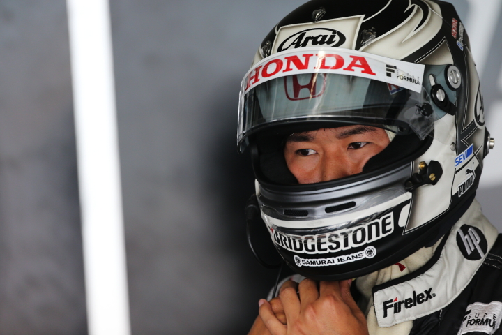 ウォームアップ: 塚越広大（HP REAL RACING）