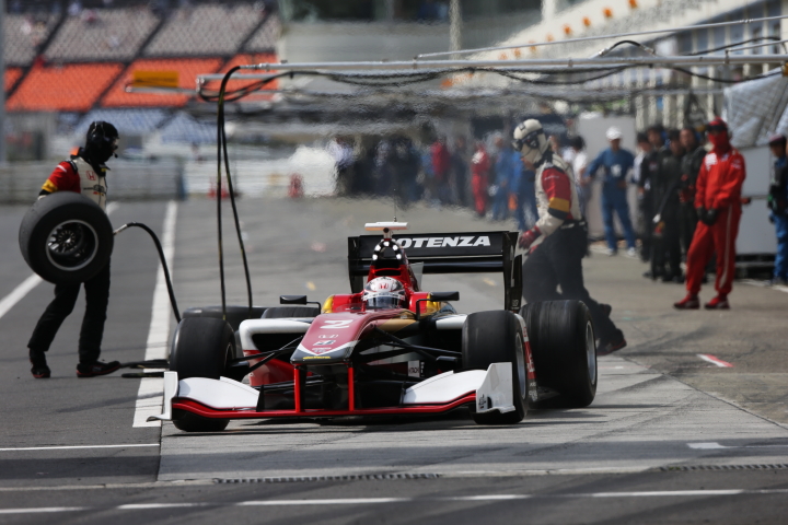 ウォームアップ: 中山友貴（TEAM無限）