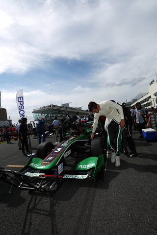 スターティンググリッド: ジェームス・ロシター（KONDO RACING）