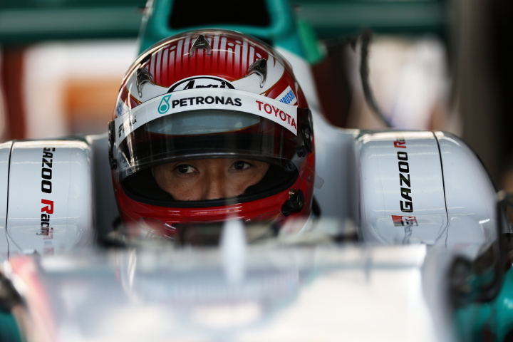 コックピットに収まる中嶋一貴（PETRONAS TEAM TOM'S）