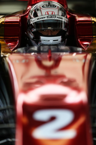 コックピットに収まる中山友貴（TEAM無限）。ここに来て好調