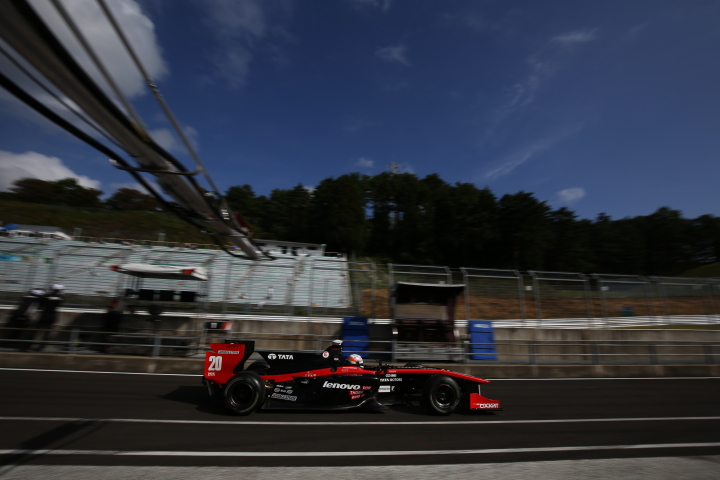 フリー走行が始まった。ピットアウトしていくクマール・ラム・ナレイン・カーティケヤン（Lenovo TEAM IMPUL）