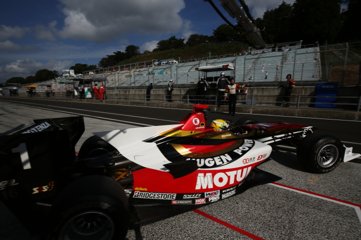 山本尚貴（TEAM無限）もピットアウト