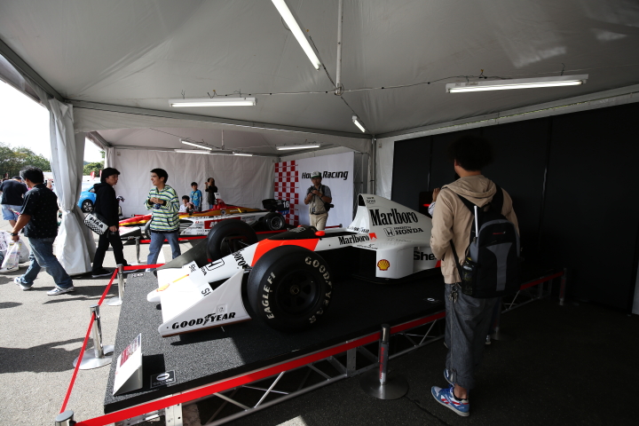 F1も登場。これは多分、マクラーレンMP4/5（ホンダ）
