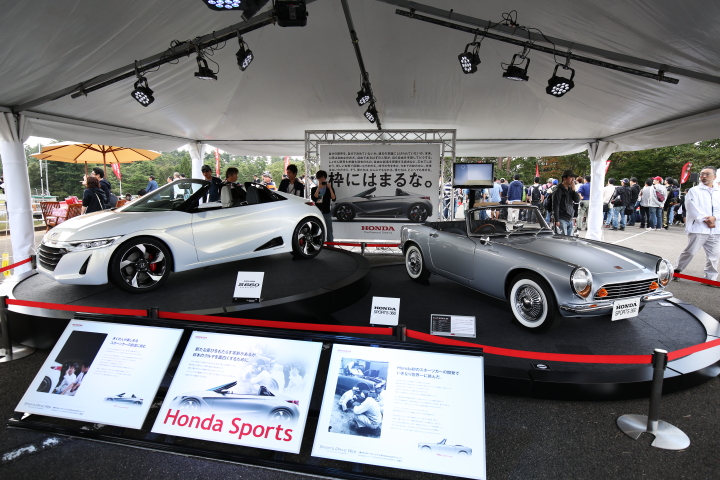 左は発売がうわさされるビート後継のS660 CONCEPT、右はホンダスポーツ360