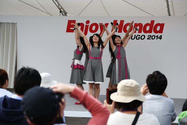 東北ホンダカーズのイメージキャラクター「ドロシーリトルハッピー」のショーも行われました