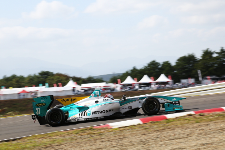 Q1に挑む中嶋一貴（PETRONAS TEAM TOM'S）