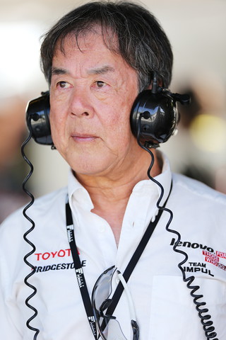 スタート前、厳しい表情の星野一義監督（Lenovo TEAM IMPUL）