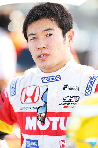 余裕の表情？　山本尚貴（TEAM無限）