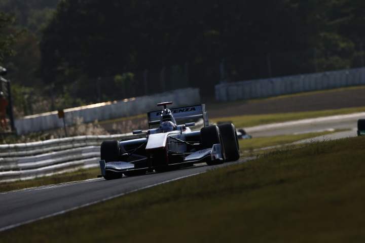 トップに立った野尻智紀（DOCOMO TEAM DANDELION RACING）は逃げ切れるのか？