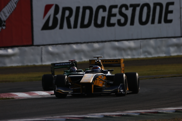 ピットインしたロイック・デュバル（KYGNUS SUNOCO Team LeMans）は5位