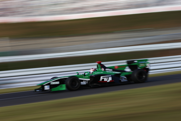 6位走行中のジェームス・ロシター（KONDO RACING）。トップ2台がピットインしたため結局4位でゴールしました