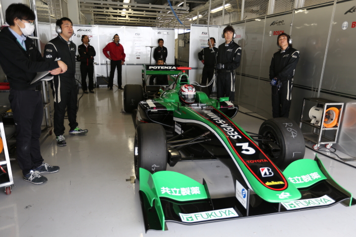 フリー走行: ジェームス・ロシター（KONDO RACING）