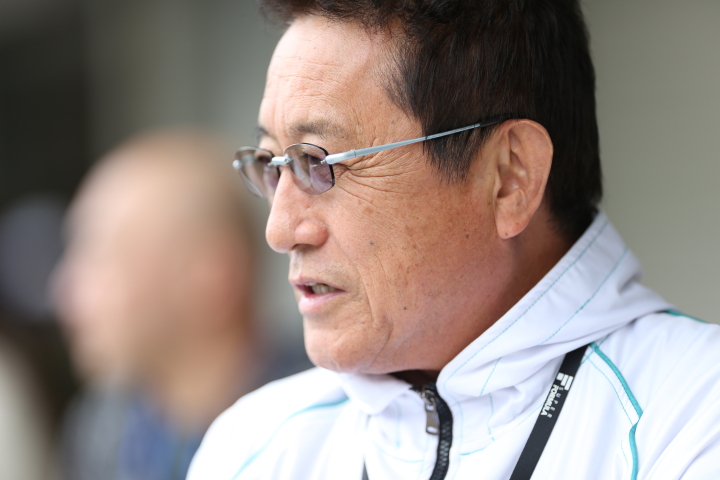 ピットウォーク: 舘信秀監督（PETRONAS TEAM TOM'S）