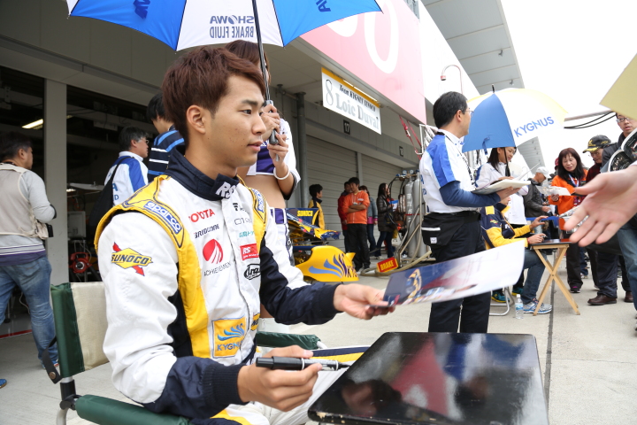 ピットウォーク: 平川亮（KYGNUS SUNOCO Team LeMans）