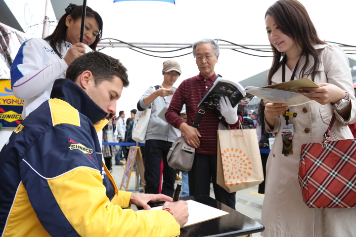 ピットウォーク: ロイック・デュバル（KYGNUS SUNOCO Team LeMans）