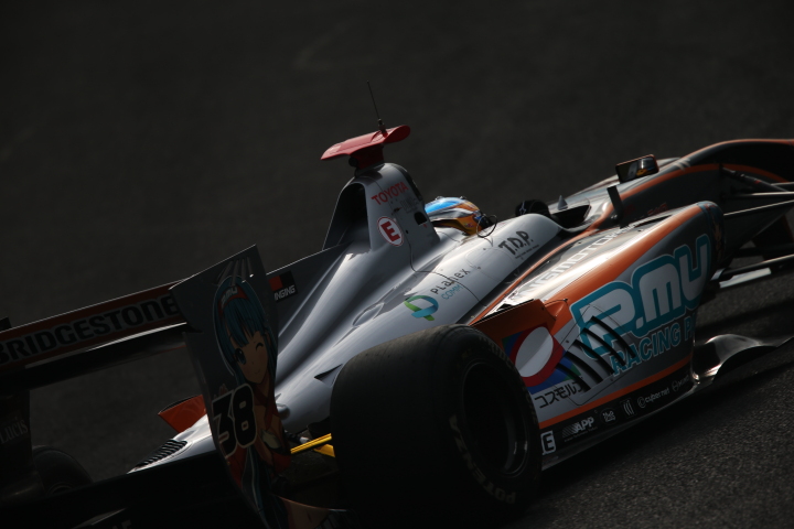 ノックアウト予選Q1: 石浦宏明（P.MU/CERUMO・INGING）