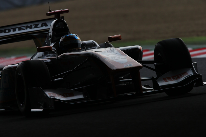 ノックアウト予選Q3: 石浦宏明（P.MU/CERUMO・INGING）