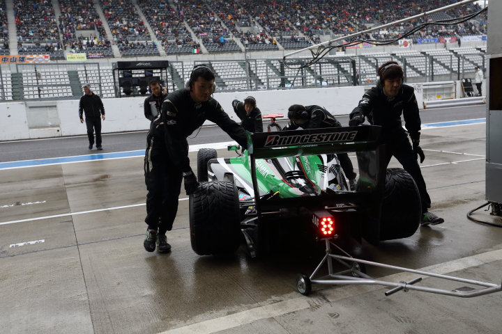 決勝レース1: ジェームス・ロシター（KONDO RACING）