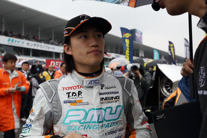 決勝レース1: 国本雄資（P.MU/CERUMO・INGING）