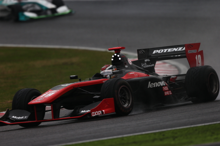 決勝レース1: ジョアオ・パオロ・デ・オリベイラ（Lenovo TEAM IMPUL）