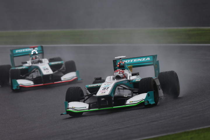 決勝レース1: 中嶋一貴（PETRONAS TEAM TOM'S）
