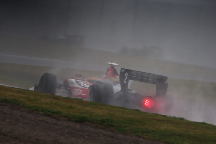 決勝レース1: 中山友貴（TEAM無限）