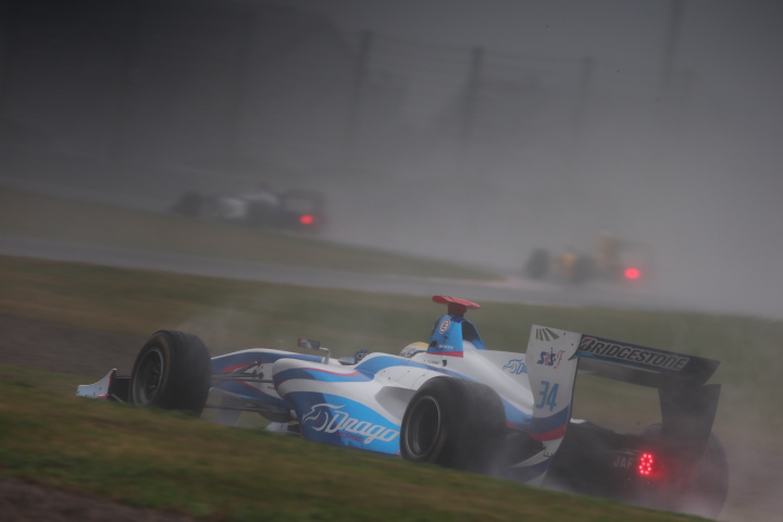 決勝レース1: 伊沢拓也（DRAGO CORSE）