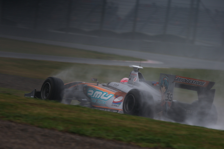 決勝レース1: 国本雄資（P.MU/CERUMO・INGING）