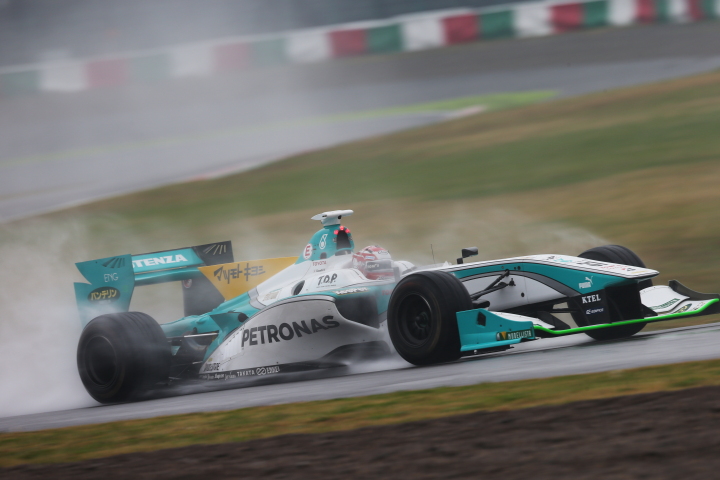 決勝レース1: 中嶋一貴（PETRONAS TEAM TOM'S）