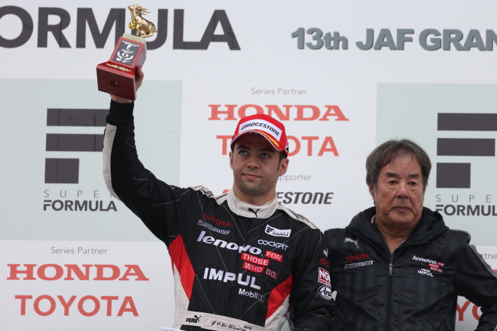決勝レース1: 暫定表彰式、ジョアオ・パオロ・デ・オリベイラと星野一義監督（Lenovo TEAM IMPUL）
