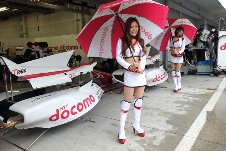 ピットウォーク: レースクイーン