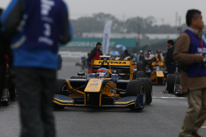 決勝レース2: ロイック・デュバル（KYGNUS SUNOCO Team LeMans）