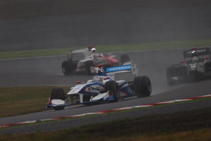 決勝レース2: 伊沢拓也（DRAGO CORSE）