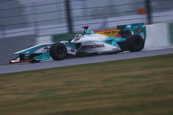 決勝レース2: アンドレ・ロッテラー（PETRONAS TEAM TOM'S）