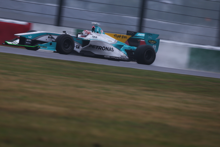 決勝レース2: 中嶋一貴（PETRONAS TEAM TOM'S）