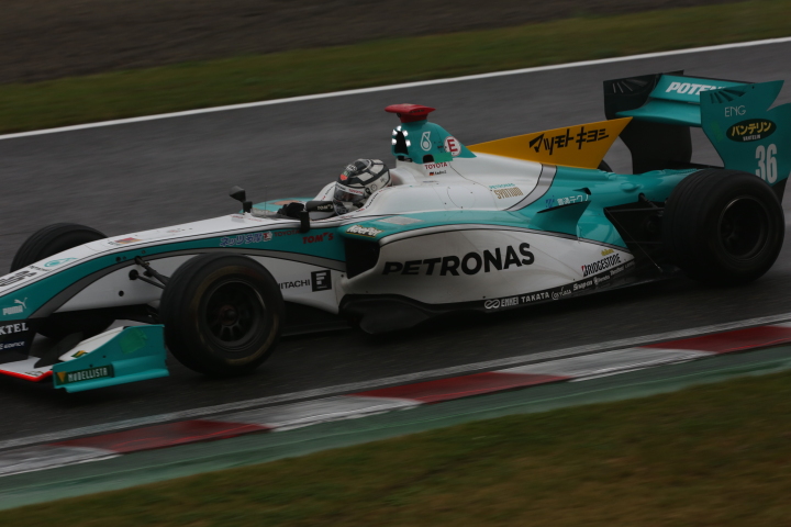 決勝レース2: アンドレ・ロッテラー（PETRONAS TEAM TOM'S）