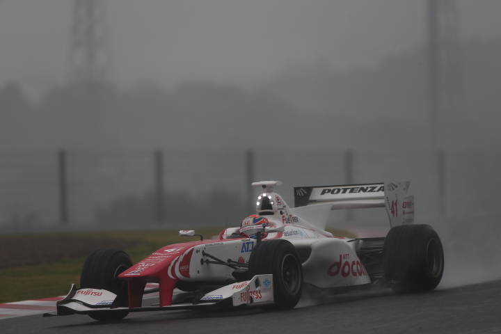 決勝レース2: 武藤英紀（DOCOMO TEAM DANDELION RACING）