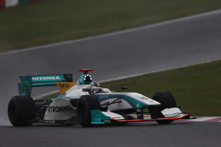 決勝レース2: アンドレ・ロッテラー（PETRONAS TEAM TOM'S）
