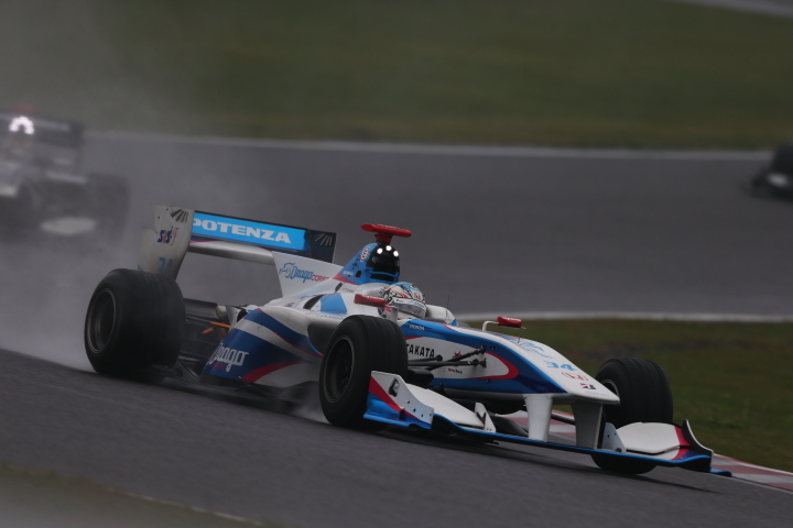 決勝レース2: 伊沢拓也（DRAGO CORSE）