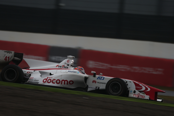 決勝レース2: 武藤英紀（DOCOMO TEAM DANDELION RACING）