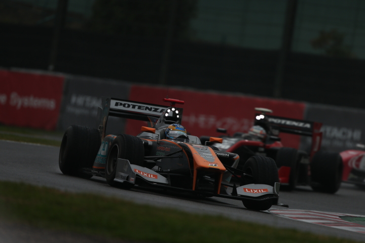 決勝レース2: 石浦宏明（P.MU/CERUMO・INGING）