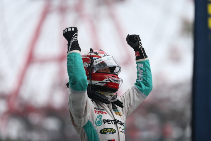 決勝レース2: 優勝してチャンピオンを獲得した中嶋一貴（PETRONAS TEAM TOM'S）